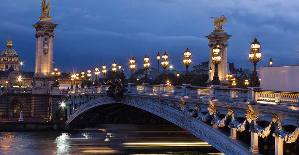 Paris a noite