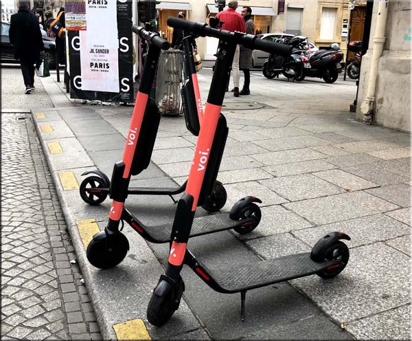 Paris em patinetes