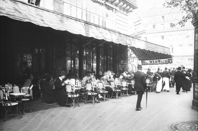 Café_de_la_Paix,_Paris,_1911