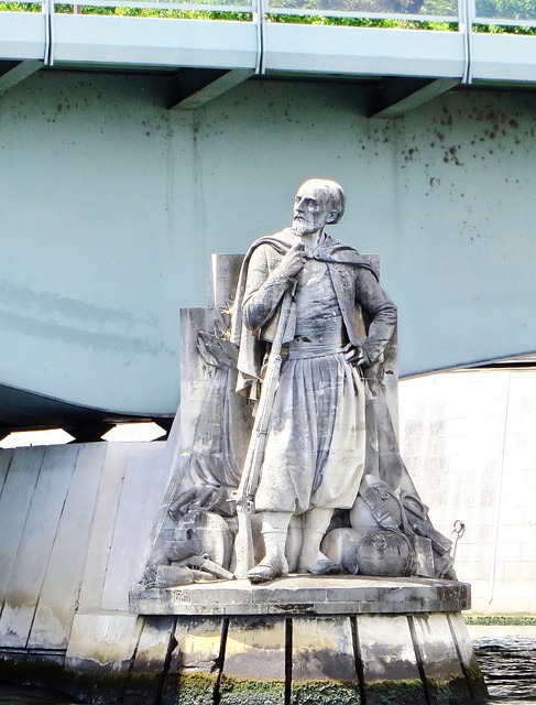 Pont Alma Zoave Paris